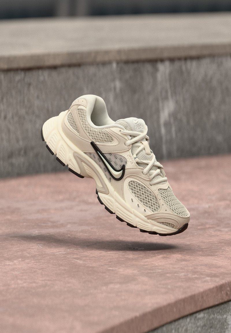 Nike V5 RNR light orewood brown/pale ivory/black/taupe