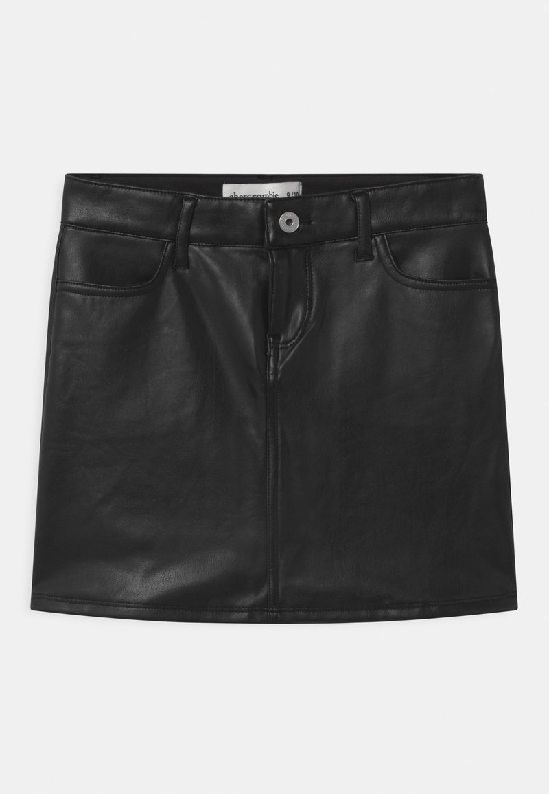 Schwarzer Leder-Minirock mit schlanker Passform, ausgestattet mit vorderen Taschen, einem Reißverschluss und einem Knopfverschluss. Glatte Textur mit minimalen Nähten.