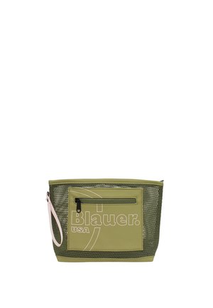 Borsa a rete verde con una tasca anteriore con zip, manico in accentazione rosa e logo "Blauer USA" in bianco. Materiale testurizzato con forma rettangolare.