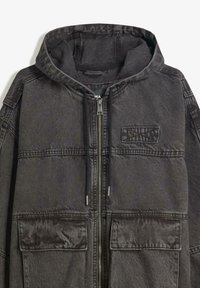 Donkergrijze hoodie-jack met een rits aan de voorkant, twee voorzakken en een gestructureerde stof met een gladde kraag en capuchon.