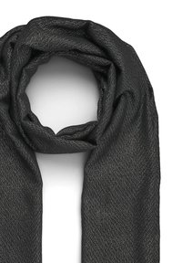 Sciarpa leggera nera con sottili fili metallici, piegata in modo sciolto su uno sfondo bianco.