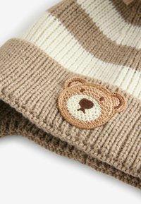 Next Bonnet - neutral stripe