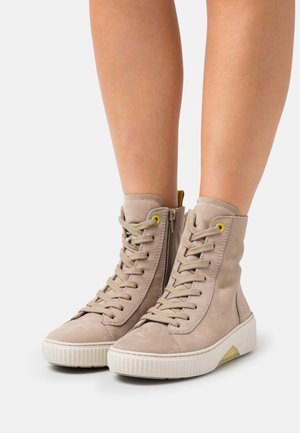 High-top trainers - silk/lime