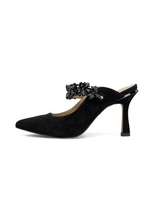 Mule de ante negro con tacón alto, punta puntiaguda y tira decorativa negra con joyas en la parte superior.