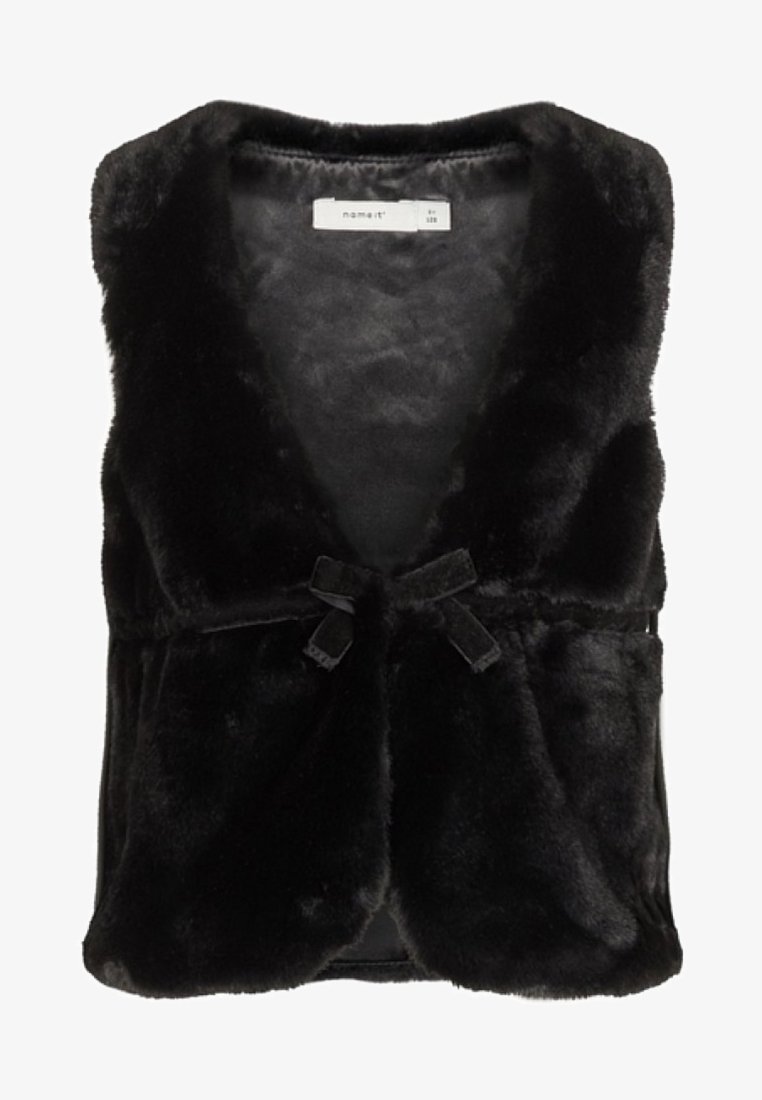 Veste sans manches en fausse fourrure noire avec col en V et petite fermeture par nœud papillon à l'avant.