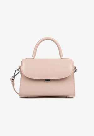 Kleine rechthoekige lichtroze leren handtas met afgeronde handgreep, voorklep, zilverkleurige sluiting en afneembare schouderbandclips.