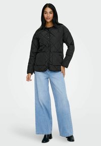 ONLY ONLALTHEA QUILTED - Overgangsjakke - black