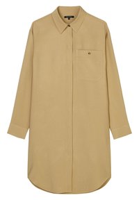 Robe-chemise longue beige avec col pointu, manches longues, poche poitrine avec bouton et ourlet arrondi.