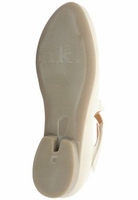 Semelle de chaussure blanche avec surface texturée, dotée d'un léger talon et d'un design découpé, ainsi que d'une marque en relief. Matériau lisse et durable.