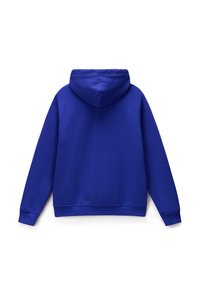 Felpa blu con una texture morbida, dotata di un cappuccio ampio, polsini a coste e una vestibilità comoda. Il retro è semplice, senza dettagli aggiuntivi.