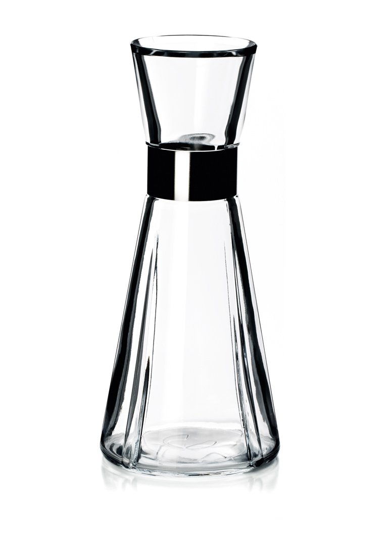 Transparente, sanduhrförmige Glaskaraffe mit einem breiten schwarzen Band um den schmalen Mittelteil.