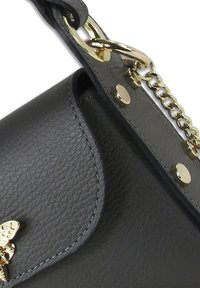 DrachenLeder UMHÄNGE - Handbag - grau