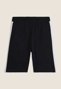 Pantalones cortos de jersey negros con una amplia cinturilla elástica y rayas laterales blancas, con una textura suave y un corte a media longitud.