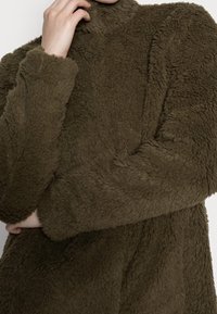 Vero Moda Zimní kabát - green