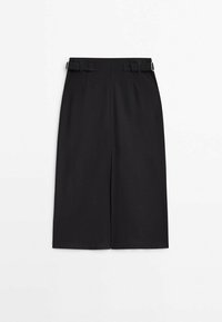 Jupe crayon noire avec un design mi-long, fabriquée en tissu lisse, présentant une fente avant et deux passants de ceinture à la taille.