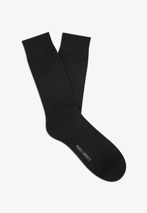 Para gładkich czarnych skarpetek typu crew z żebrowanymi ściągaczami i małym białym napisem "PAOLO LORENTE" w pobliżu palców na jednej skarpetce.