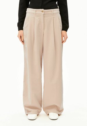ARMEDANGELS, CORDUROY WIDE PLEATED PANT - Stoffhose - soft  honey