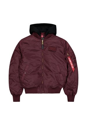 Burgunderfarvet bomberjakke med sort hætte, lynlåslukning, to forlommer, ribbede manchetter og sidelomme med en rød tagaccent.