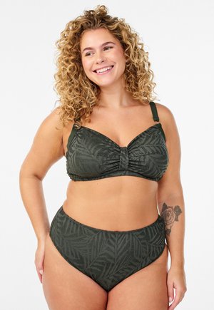 Spodnji deli kopalk - climbing ivy