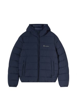 Granatowa kurtka puchowa z kapturem, pikowana, z zamkiem błyskawicznym z przodu i dwoma bocznymi kieszeniami. Posiada złote logo na klatce piersiowej.