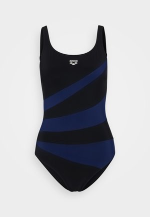 Traje de baño negro con rayas diagonales azules, con escote tipo barco y tirantes anchos. Hecho de un material suave y elástico. Logo de Arena en la parte frontal.