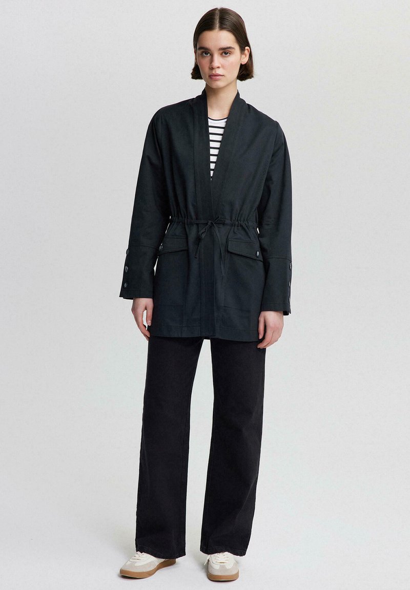 Touché Privé Halflange jas zwart