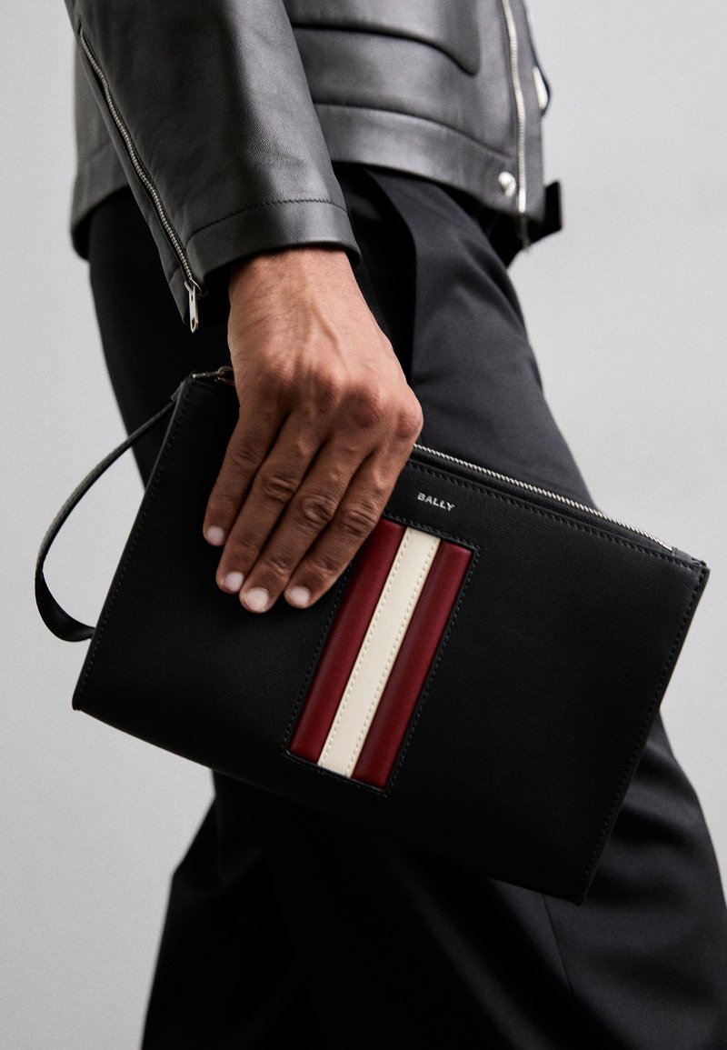 Bally MYTHOS - Vakarsomiņa - black/red/bone pall