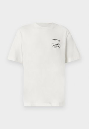 Bílý bavlněný tričko s krátkými rukávy, kulatým výstřihem a potiskem na přední straně: logo McLaren a další oválné logo s textem.