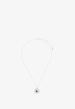 Collana in argento con ciondolo circolare con una design incisa di un uccello in nero. Texture liscia con chiusura a moschettone.