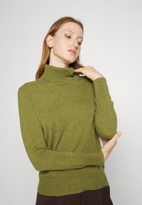 pure cashmere TURTLENECK - Camisola - olive
