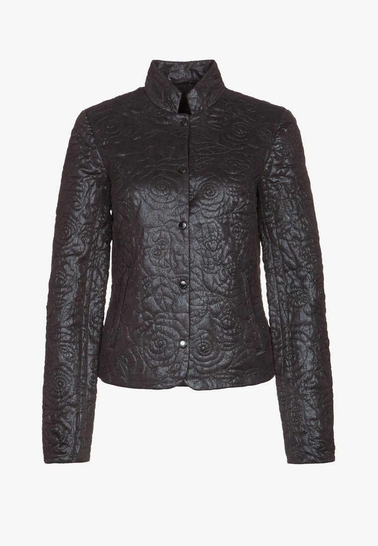 Veste matelassée noire avec motifs floraux embossés, fermeture à boutons et col montant.