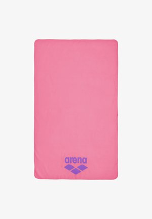 Weiches pinkfarbenes rechteckiges Handtuch mit abgerundeten Ecken und lila "arena"-Logo sowie drei Rauten, die nahe der unteren Kante zentriert sind.