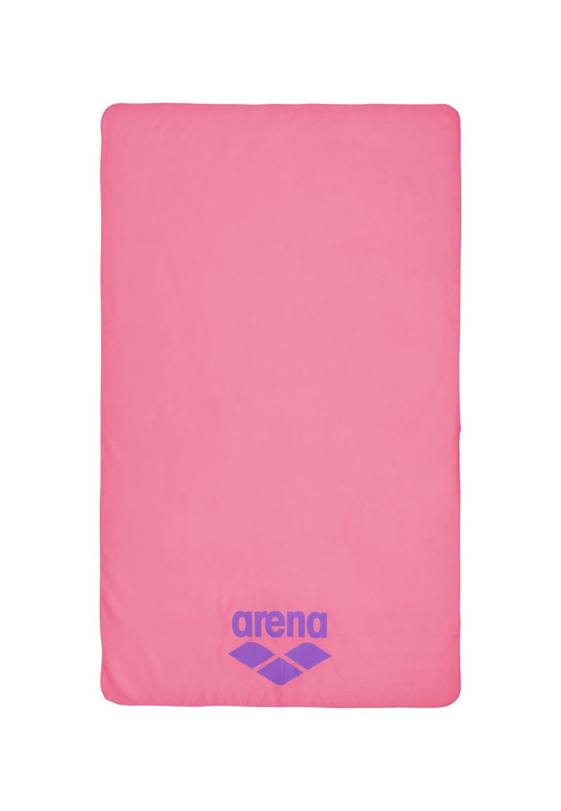 Toalla rectangular de color rosa suave con esquinas redondeadas y el logo de "arena" en púrpura, acompañado de tres formas de diamante centradas cerca del borde inferior.