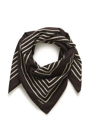 Foulard triangulaire noir avec un motif de rayures concentriques blanches plié en boucle sur fond blanc.