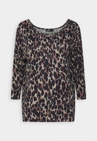 Leopardmönstrad topp med vid halsringning och trekvartsärmar. Tyget har mörkbruna, beige och svarta texturer. Avslappnad passform.