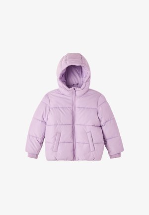 Giacca a vento per bambino di colore lilla con cappuccio, zip frontale, due tasche laterali e polsini a coste.