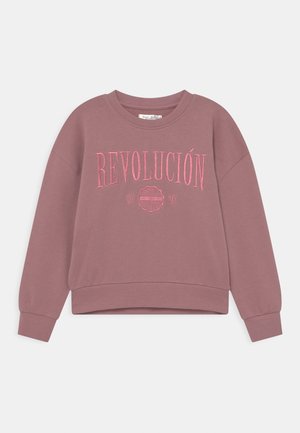 Sweatshirt de couleur rose poussiéreux, en tissu doux. Avec l'inscription "REVOLUCIÓN" brodée en rose sur la poitrine et une finition cropped.
