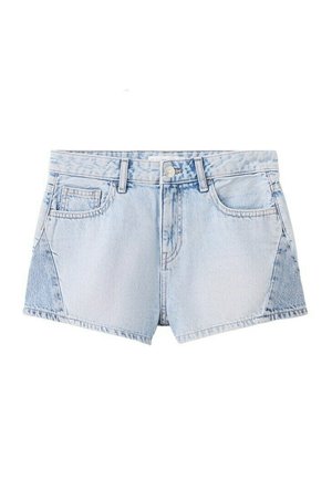 Shorts di jeans azzurri chiari con bottoni frontali, passanti per cintura, tasche frontali e taschino porta monete, e pannelli laterali triangolari più scuri su sfondo bianco.