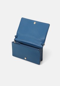 MICHAEL Michael Kors JET SET FLAP - Clutch - blue