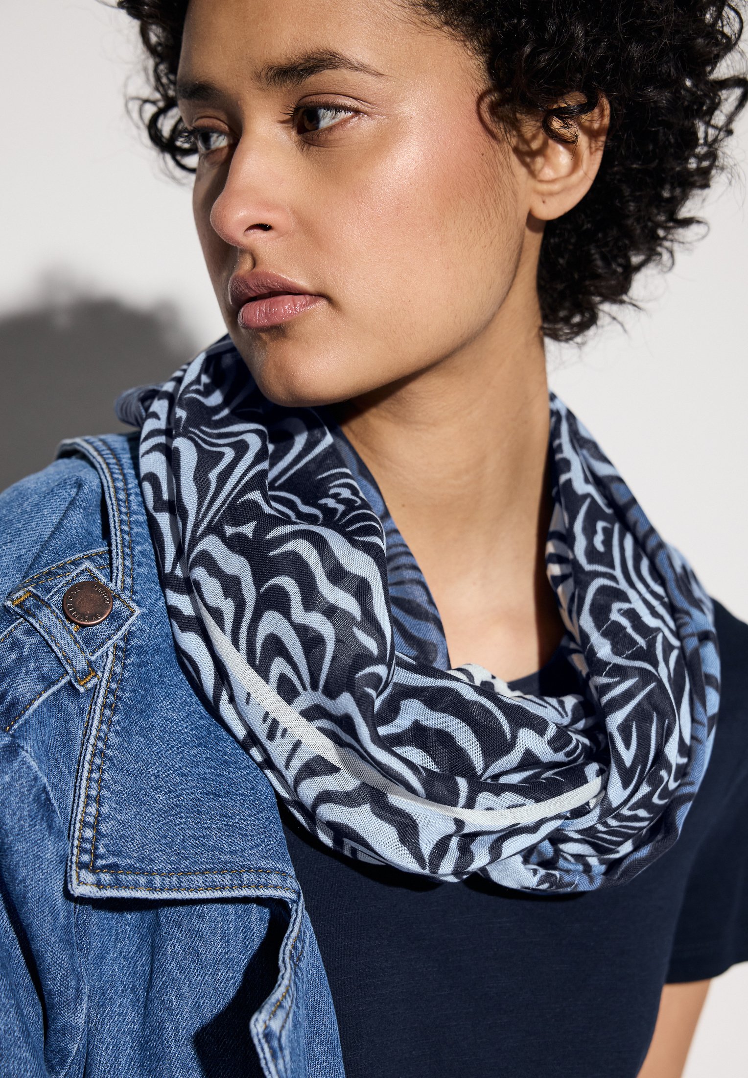 S.Oliver Damen Snood – Weicher Loopschal Mit Glitzer & Ausgefranstem Saum