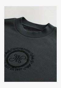 Unselected, black washed