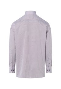 Langärmliges Hemd in Weiß mit einem Design in Rot und Marineblau, das einen Button-down-Kragen und Knöpfe an den Manschetten für eine verstellbare Passform aufweist.