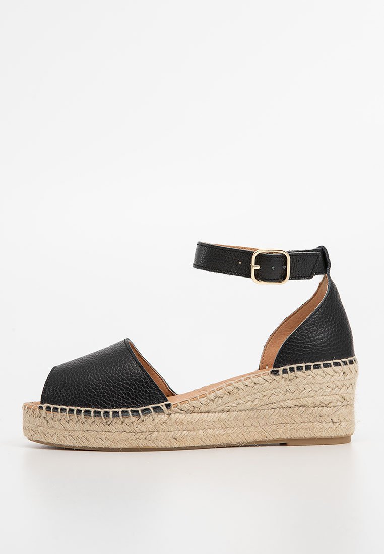 Kanna Sandalen met sleehak zwart