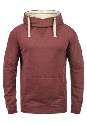 Bordo dukserica s velikim prednjim džepom, kremastim vezicama i teksturiranim završetkom; sadrži trokutasti rez na grudima i rebraste rukave.