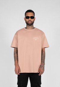 MJ Gonzales HIGHER THAN HEAVEN HEAVY OVERSIZE - T-Shirt print - orange