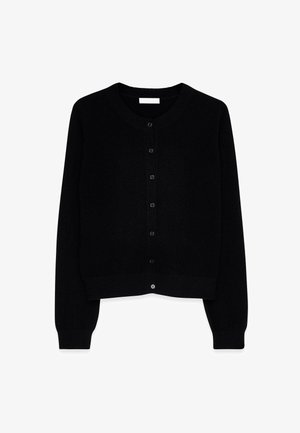 Gilet noir en maille douce, avec un col rond, des manches longues et un devant à boutons avec des boutons assortis.