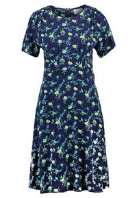 Vaaleansininen lyhythihainen kukkamekko, jossa on vihreitä ja keltaisia kasvi kuvioita. Sopiva vyötärö ja levenevä hame luovat virtaavan siluetin.