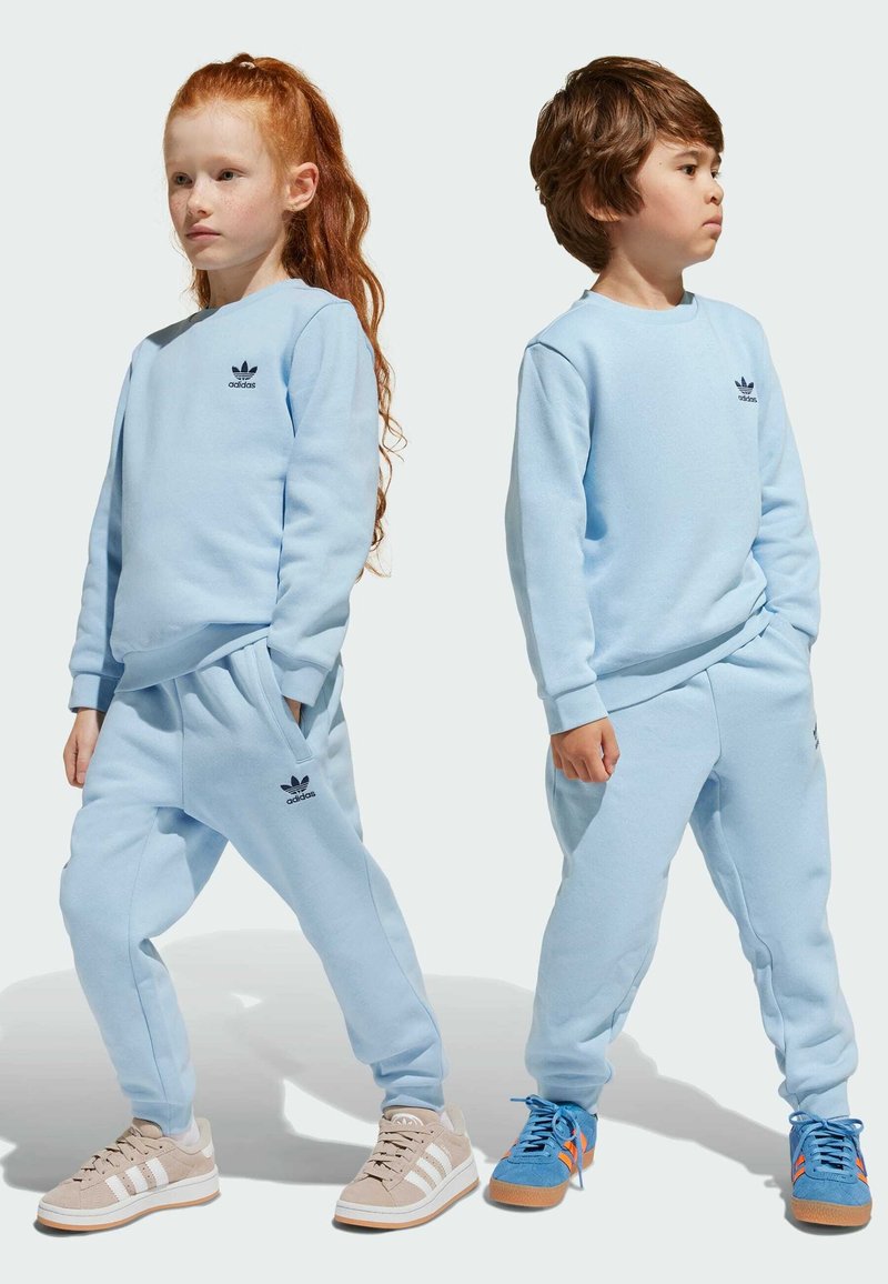 adidas Originals CREW SET - Verryttelyhousut - clear sky