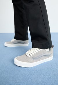 Thumbnail Image 4