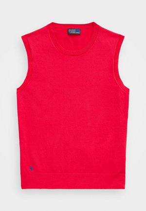 Piros ujjatlan pulóver sima textúrájú anyagból. Kerek nyakú, az alsó bal sarokban hímzett logóval rendelkezik.